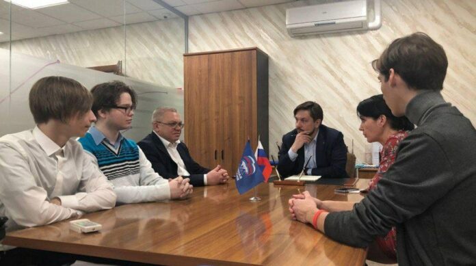 Депутат Максим Круглов провел встречу со студентами колледжа «МОКИТ»