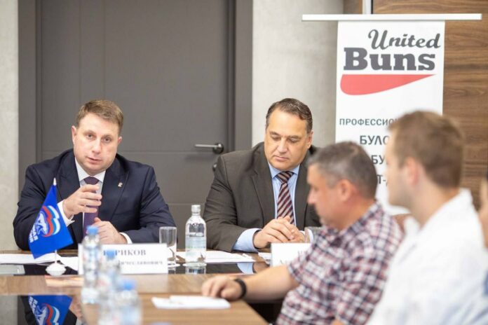 Дмитрий Жариков с сопартийцами пообщался с коллективом предприятия «Гипфель»