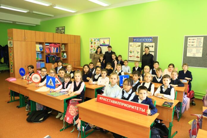 Сотрудники Госавтоинспекции  г.о. Подольск организовали для школьников обучающие уроки по ПДД