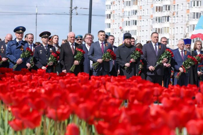 Секретарь подольского отделения партии «Единая России» возложил цветы к мемориалам Подольска
