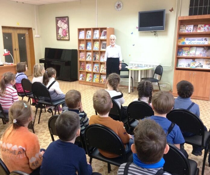 Детсадовцы прошли урок этикета в библиотеке № 2