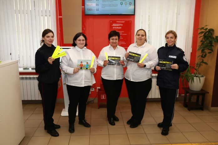 О безопасности на переходных переходах автоинспекторы напомнили жителям подмосковного Подольска