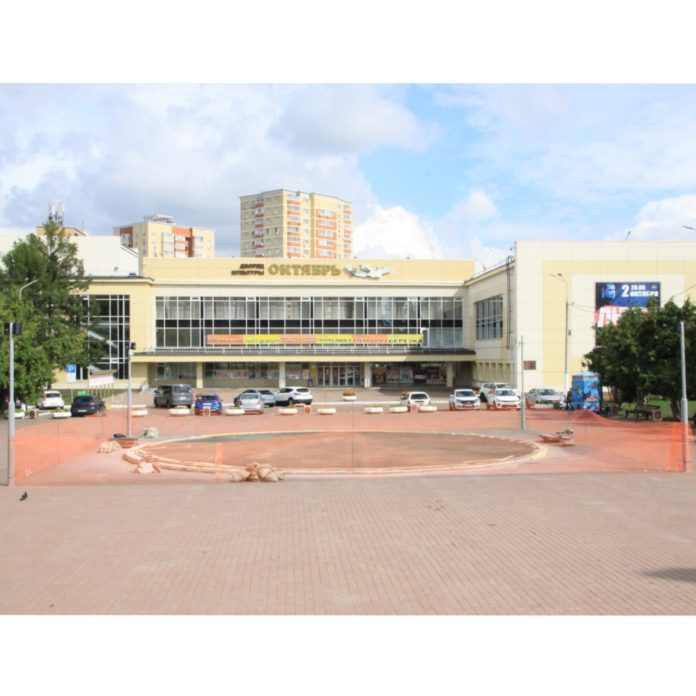 Фонтан на площади генерала Еремеева ремонтируют после летней эксплуатации