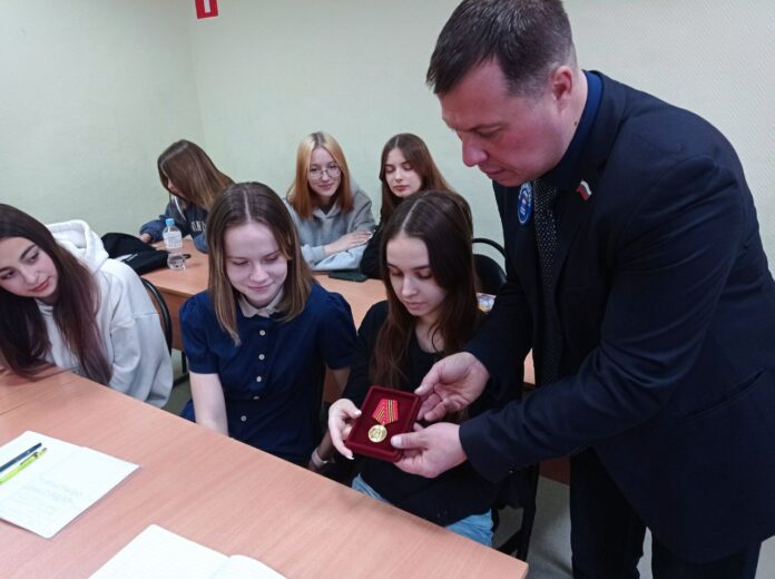 Депутат Горсовета провёл патриотический урок «Герои партизанского движения Великой Отечественной войны»