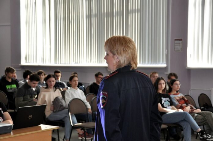 Профилактическую акцию «С наркотиками не по пути!» провели сотрудники полиции в Подольске