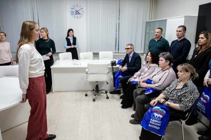 Подольчанам вручили долгожданные партийные билеты