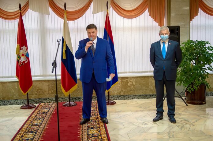 Николай Пестов и Павел Максимович вручили награды волонтерам