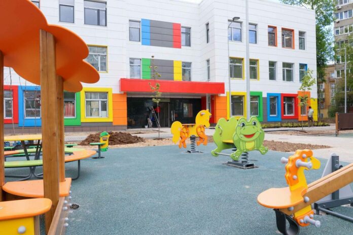 Капитальный ремонт и строительство образовательных учреждений по народной программе партии «Единая Россия» ведется сразу...