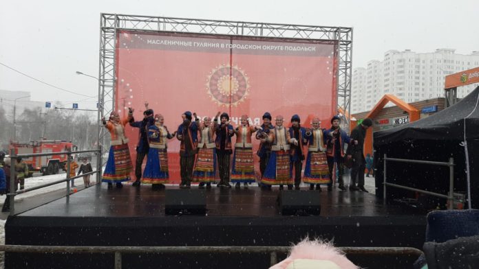 Жители микрорайона Кузнечики провожали зиму и встречали весну