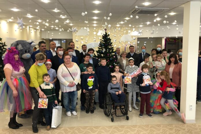 ВИКТОР АБРАМОВ ИСПОЛНИЛ ПОЖЕЛАНИЯ ДЕТЕЙ С «ЕЛКИ ЖЕЛАНИЙ»