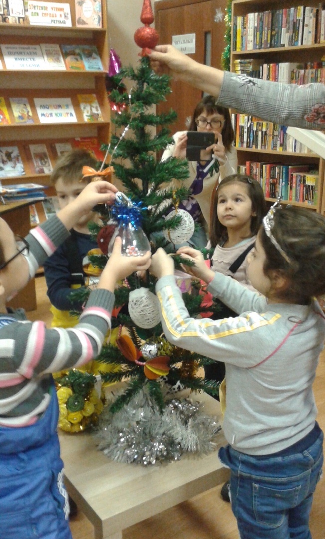 Акция «Наряжаем ёлку вместе» состоялась в округе