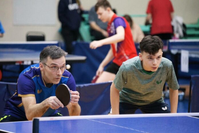 В спортивном зале ДК «Октябрь» состоялся турнир семейных пар по настольному теннису