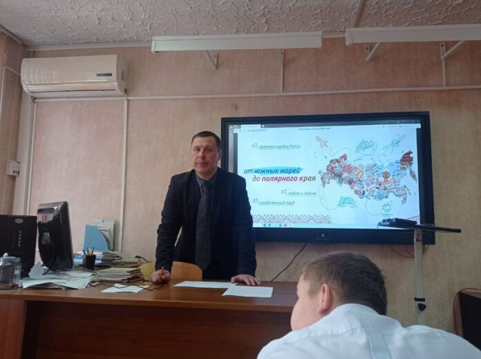 Член фракции «Единая Россия» провёл очередной тематический урок