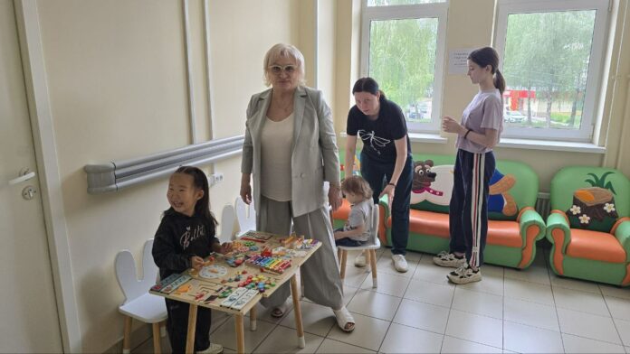 «Добрая комната» Подольской детской поликлиники пополнилась стеновыми панелями