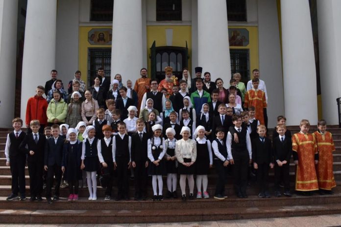 В гимназии Троицкого собора прозвенел последний звонок