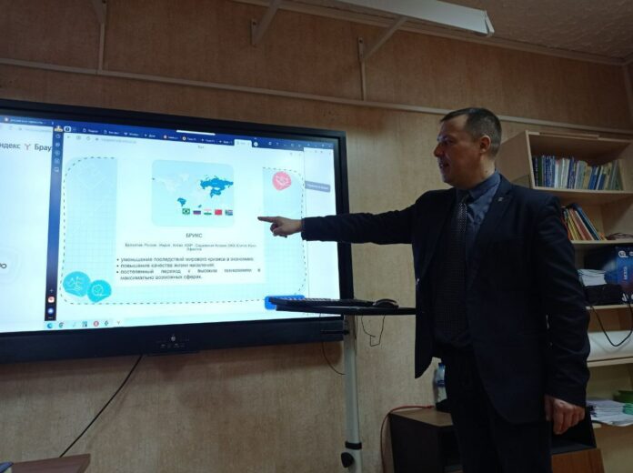 Депутат фракции «Единая Россия» в Совете депутатов провёл очередной тематический урок для подростков