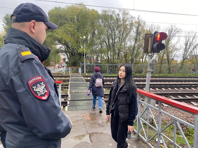 Более десяти нарушителей правил поведения на ж/д выявлено на Силикатной в Подольске