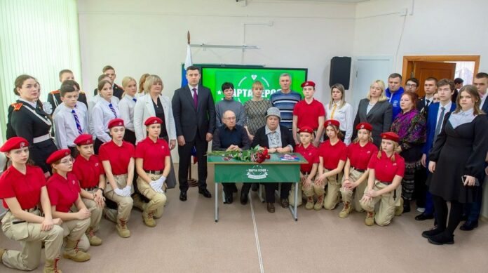 Открытие «Парты Героя» в классическом корпусе гимназии имени Подольских курсантов