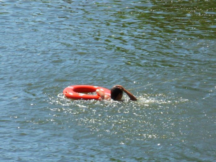 Ребенок находится в воде – правила безопасности