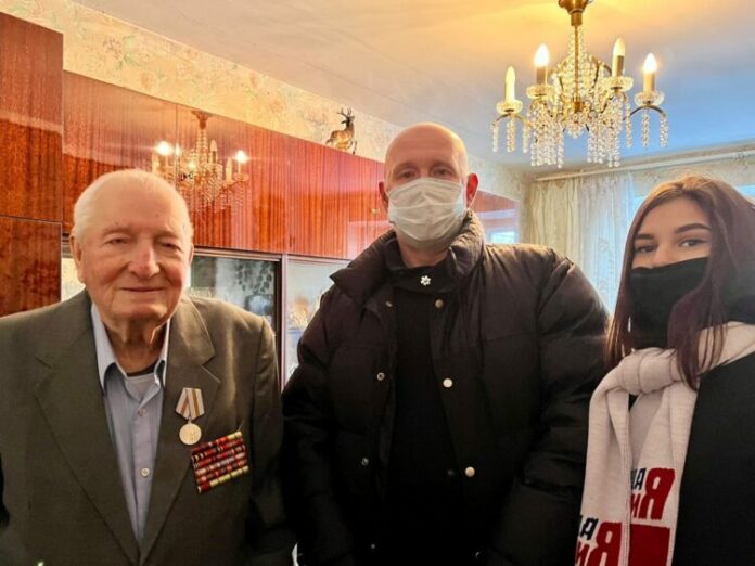 Активисты подольского отделения МГЕР приняли участие в акции «С Новым годом, ветеран!»