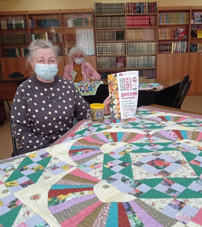 В читальном зале Подольской Центральной библиотеки прошла встреча любителей лоскутного шитья