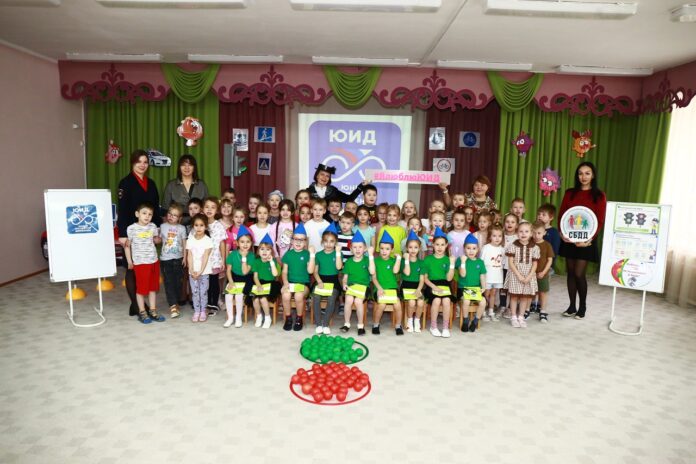 Сотрудники Госавтоинспекции г.о. Подольск приняли участие в посвящение воспитанников детского сада в ЮИД