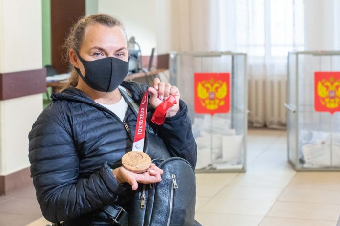 Бронзовый призер Паралимпийских игр в Токио из нашего округа приняла участие в выборах