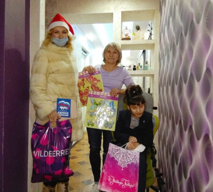 Депутат поздравил с новым годом многодетные семьи и семьи, имеющие детей-инвалидов