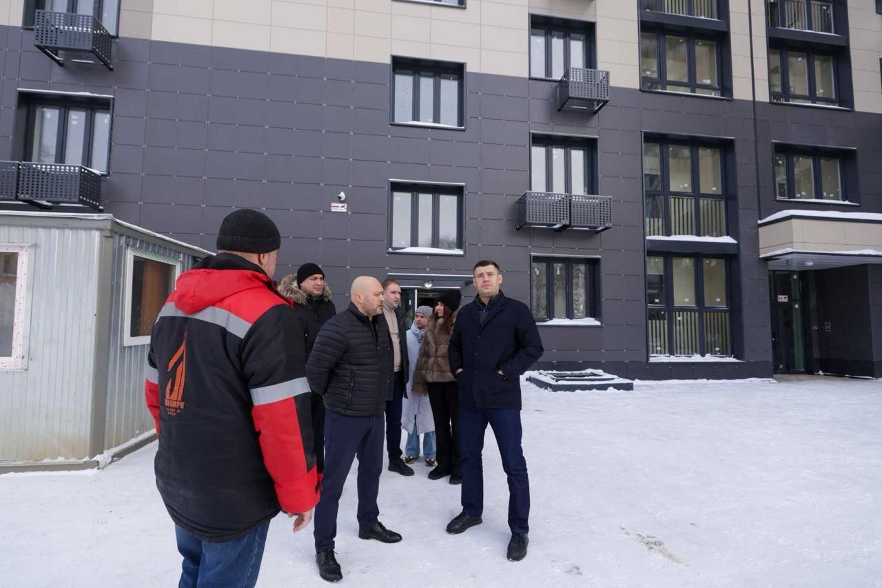 Завершается строительство дома для переселенцев на улице Южный поселок