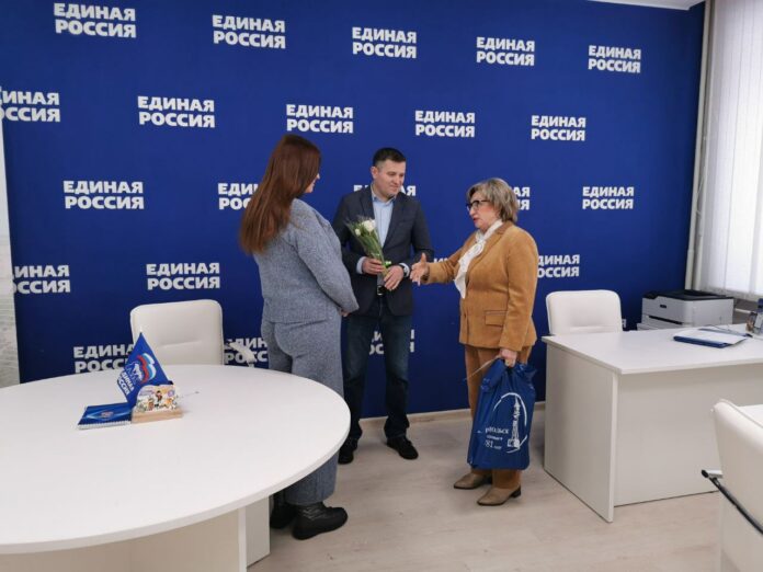 Депутаты фракции «Единая Россия» поздравляют женщин из семей мобилизованных