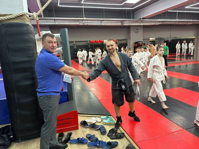 На базе спортивного клуба рукопашного боя «Патриот» прошла тренировка для подростков