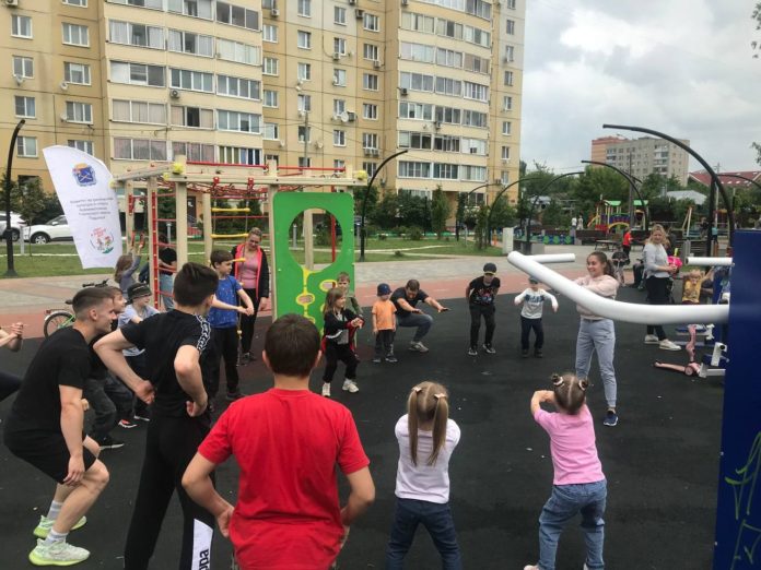 Тематическая акция «Спорт в каждый двор» прошла на Бульваре Юности в Подольске