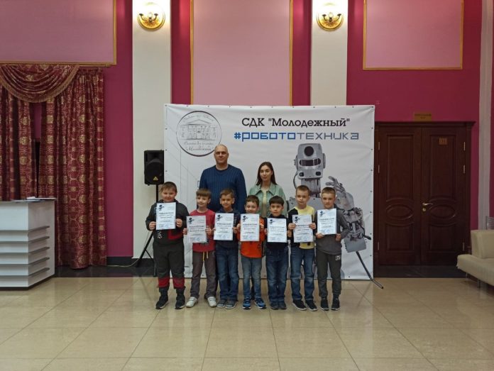 Молодые подольчане представили свои инженерные проекты на фестивале робототехники «Робосессия»