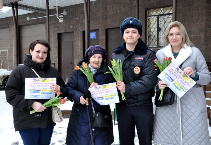 В Подольске участковые уполномоченные полиции в рамках акции «8 Марта — в каждый дом»...