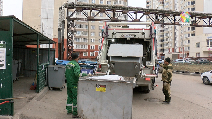 С жителями микрорайона Красная горка обсудили вывоз мусора