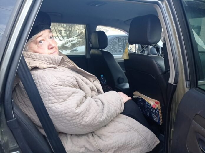 Депутат Михаил Жученко оказал адресную волонтерскую помощь инвалиду 2-й группы