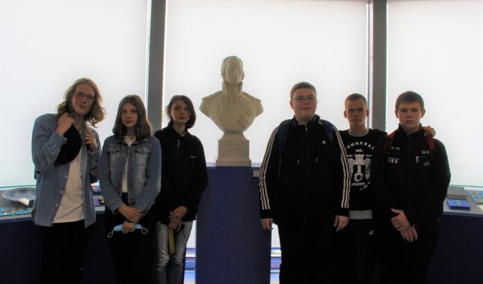 Непрофессиональное объединение ВПК «Юный нахимовец» посетили музей истории