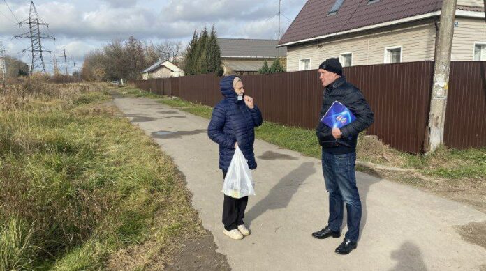 По обращению жителей депутат Денис Бесогонов провёл мониторинг дороги на улице Авиационной