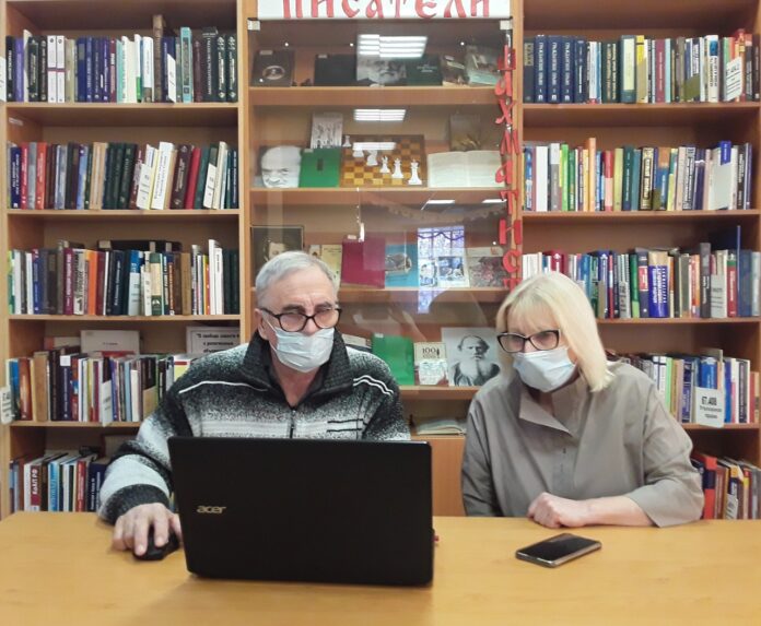 Для участников «Активного долголетия» в библиотеке № 1 имени Павла Северного проходят бесплатные компьютерные...