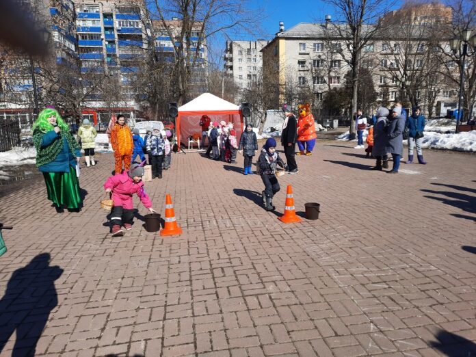 В микрорайоне Климовск коллектив СДК «Надежда» провёл сказочные весёлые старты