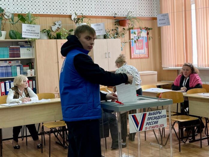 Молодогвардеец впервые в жизни проголосовал на выборах президента РФ