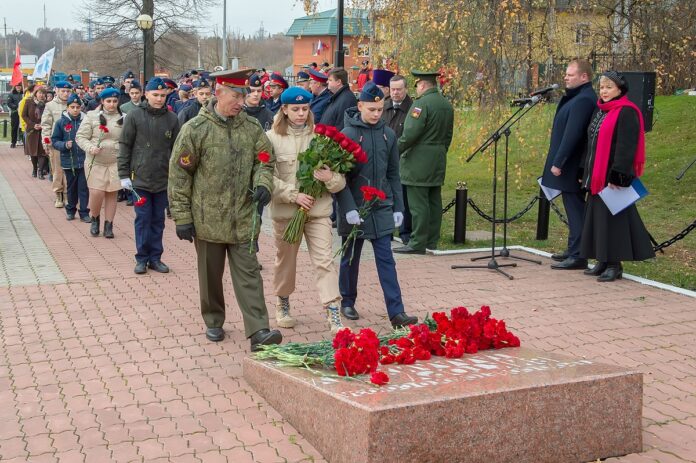 В поселке Кузнечики прошло мероприятие, посвященное 80-летию со дня трагической гибели Виктора Талалихина