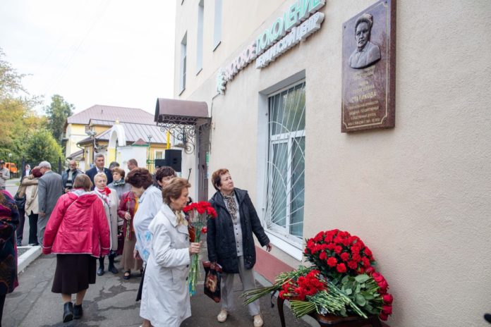 В память о Почетном гражданине города Подольска Нине Георгиевне Стариковой установлена мемориальная доска в...