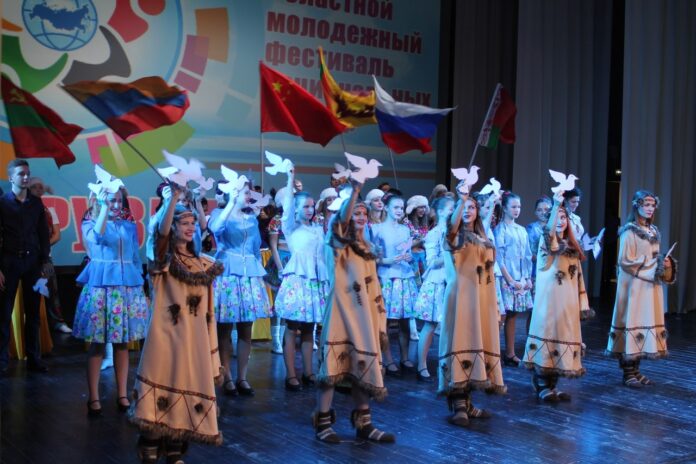 Жителей Подольска приглашают на молодёжный онлайн фестиваль национальных культур «Друзья рядом»