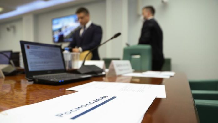 Вопросы развития законодательства в сфере молодежной политики обсудили в Совете Федерации