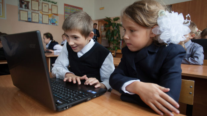 «Уроки цифры» проходят более чем в 1, 2 тыс. школах региона
