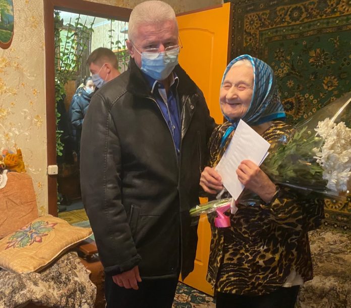 Депутат МОД поздравляет ветеранов с юбилеем