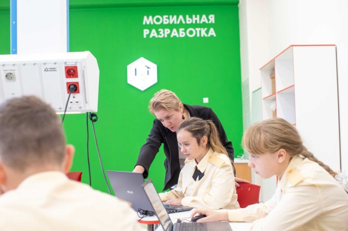 В инновационном корпусе Гимназии имени Подольских курсантов теперь есть центр «IT-куб»