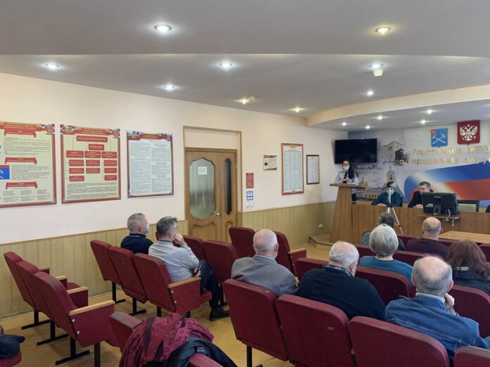 Полицейские провели акцию «Будь начеку» для ветеранов органов внутренних дел в Подольске