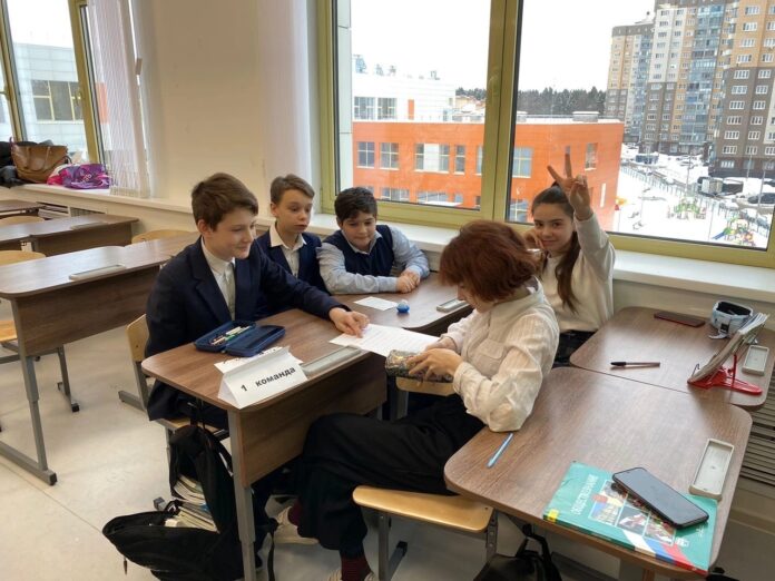 В подольской средней школе № 36 состоялась музыкальная викторина «Угадай мелодию»